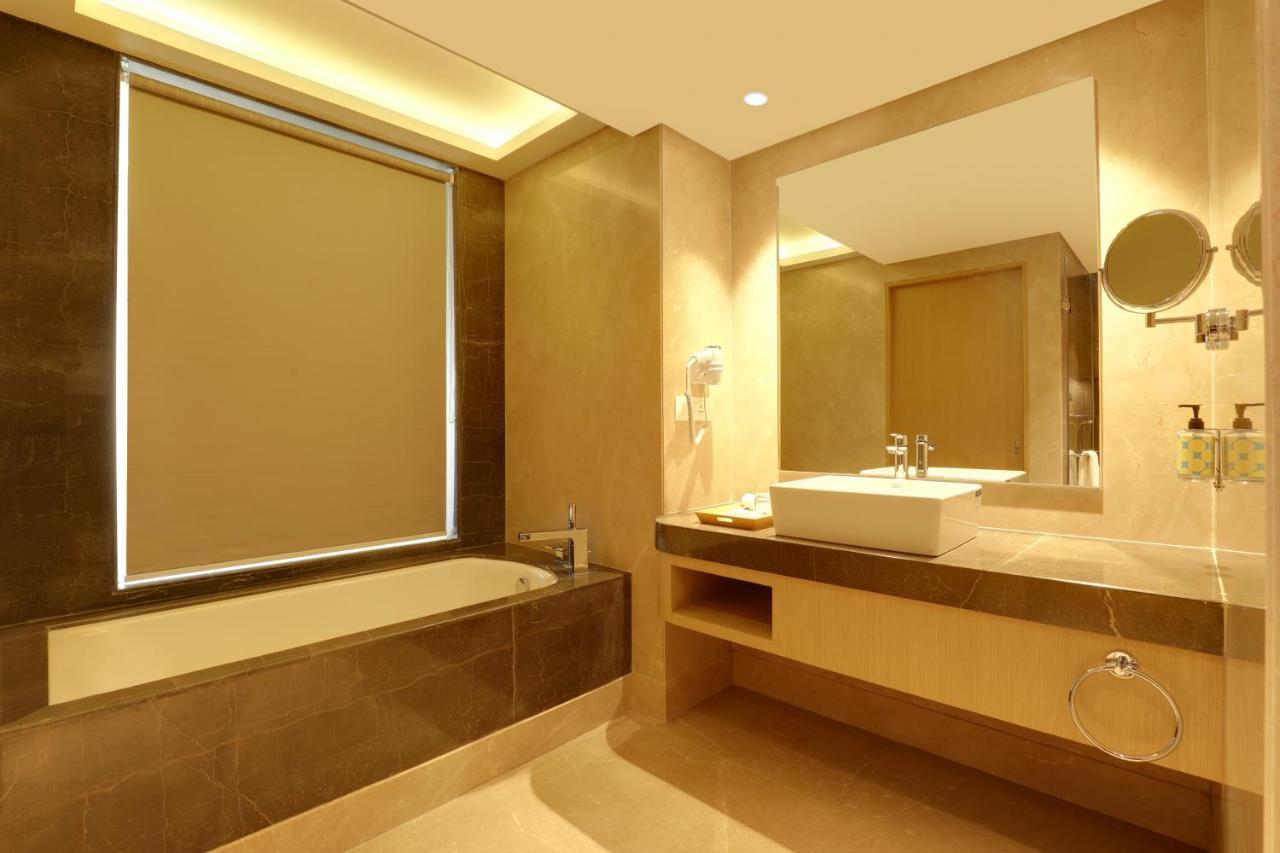 Lemon Tree Hotel, Jhānsi Екстериор снимка